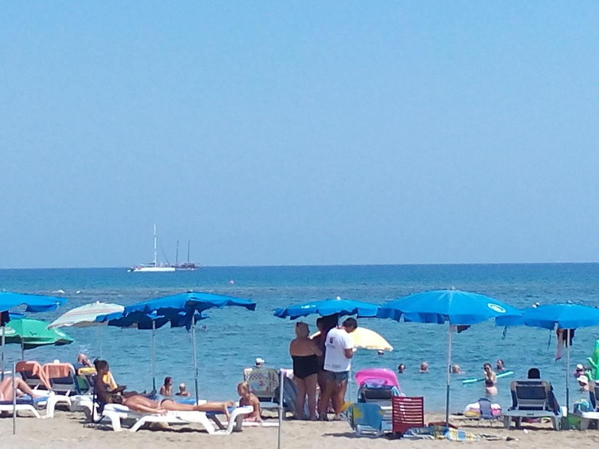Family And Friends Flat Close To The Sea, Free Internet アヤナパ エクステリア 写真